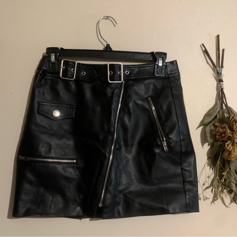 Leather skirt with zippers